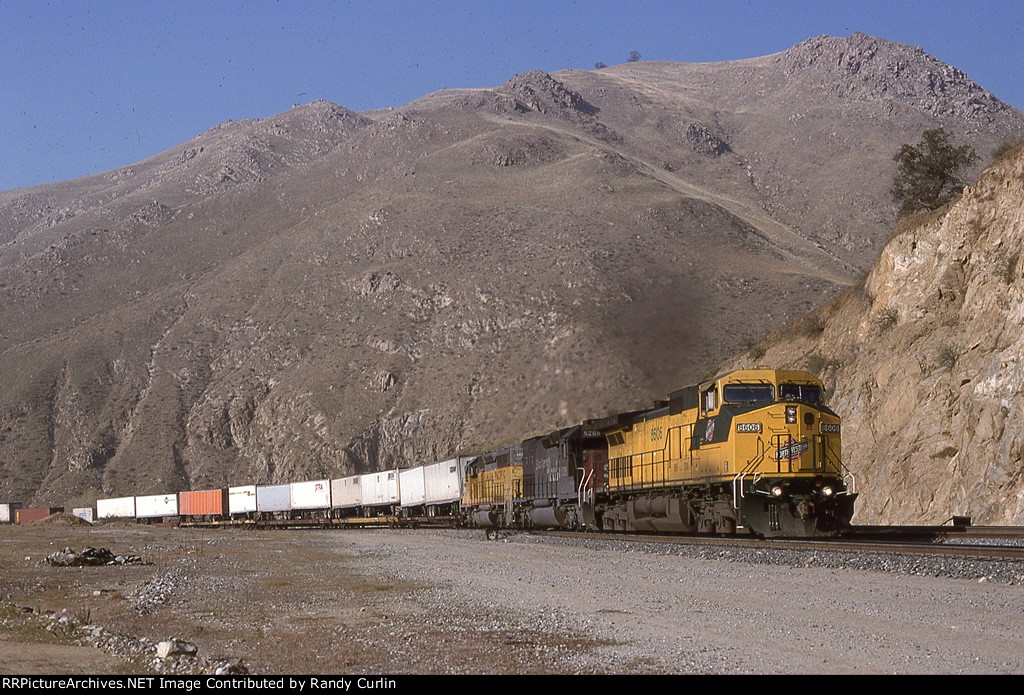 CNW 8606 East climbing Tehachapi